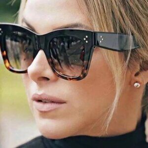 🎉Back in Stock!! Celine-Style Tortoise Sunnies